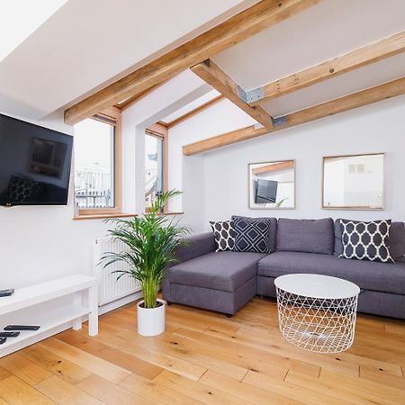 2 Bedroom Apartment With Terrace- Pilsudskiego 11 Krakow Bagian luar foto