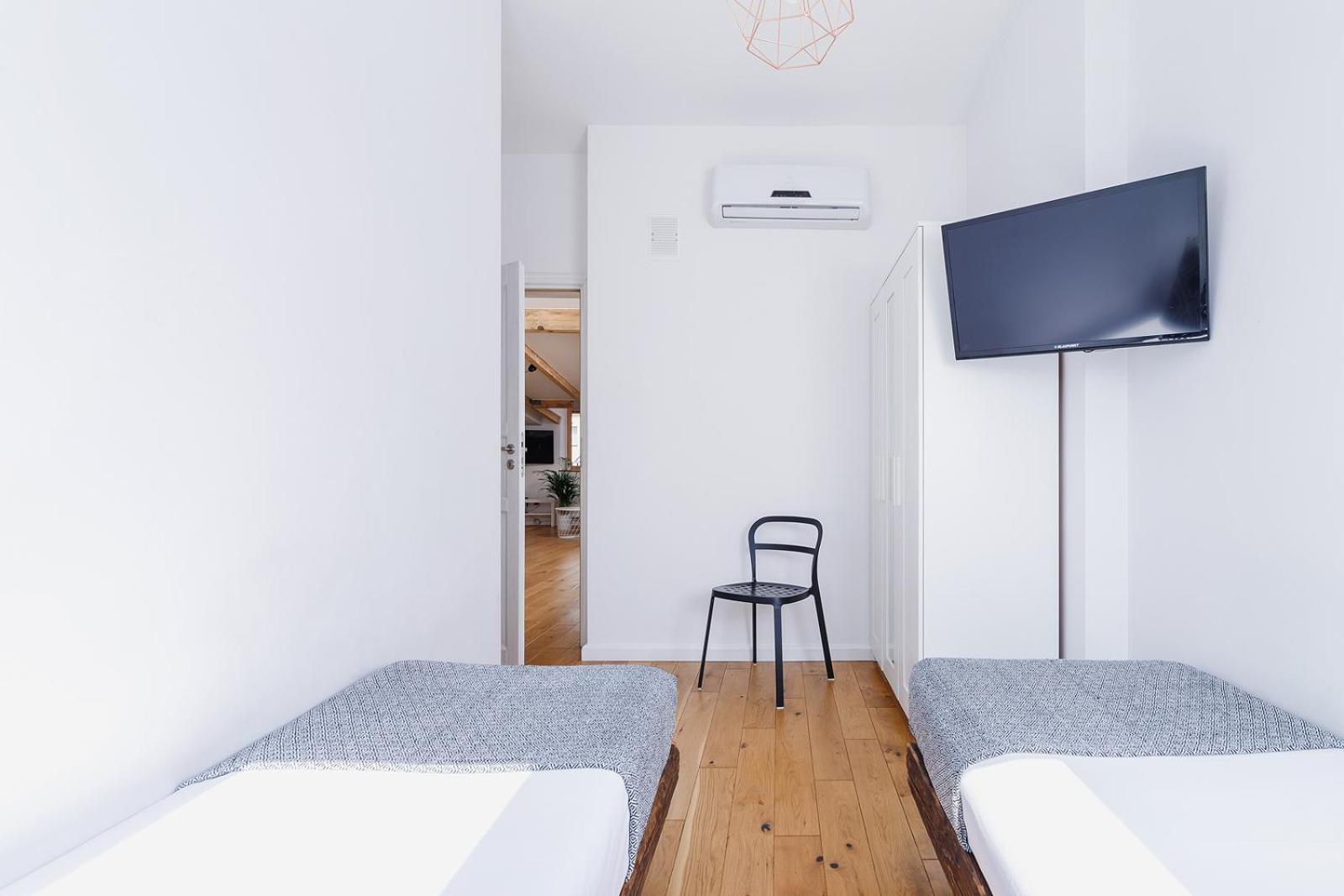 2 Bedroom Apartment With Terrace- Pilsudskiego 11 Krakow Bagian luar foto